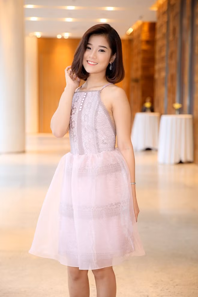 Hoàng Yến Chibi cũng tham gia vai diễn khách mời trong phim này. Ngoài ra còn có sự tham gia của dàn nghệ sĩ hùng hậu như NSƯT Mỹ Duyên, NSƯT Hữu Châu, Phi Phụng, Trung Dân, Minh Thuận... Phim được khởi quay từ giữa tháng 6 và dự định công chiếu vào tháng 11.