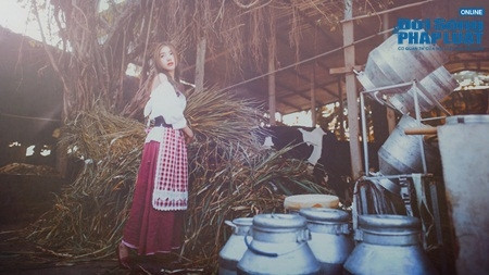 Gần đây, Elly Trần hướng đến hình tượng đa dạng trong mắt công chúng khi biến hóa nhiều hình tượng. Bên cạnh các bộ ảnh, Elly Trần còn làm người mẫu áo dài cho sự kiện Thành phố Áo dài do Trung ương Thành phố tổ chức.