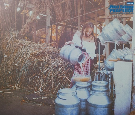 Những câu hỏi thơ ngây của con trẻ thôi thúc Elly thực hiện bộ ảnh. Cô mong muốn hóa thân vào hình tượng cổ tích để lưu giữ kỷ niệm đẹp, đáng nhớ với hai con. Đặc biệt, bộ ảnh càng thêm ý nghĩa khi ra mắt sau khi Elly chia sẻ dòng tâm trạng về hai thiên thần nhỏ. Cô rưng rưng khi chứng kiến cảnh con gái Cadie quan tâm trước diện mạo hóa trang “te tua” cho vai diễn mới.