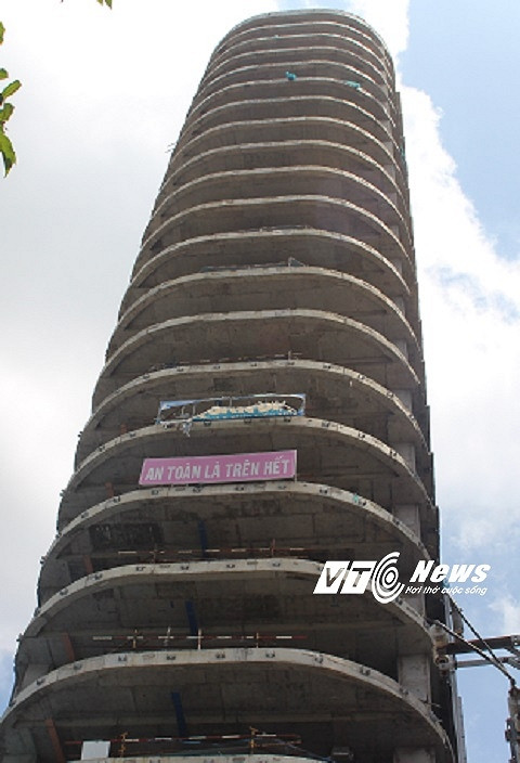 Dự án tòa nhà văn phòng V-Ikon hạng A, có chiều cao đến 125,8 m, gồm 4 tầng hầm và 26 tầng cao.