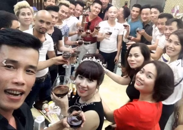 Dai gia Thai Binh moi 50 dien vien ca si du sinh nhat