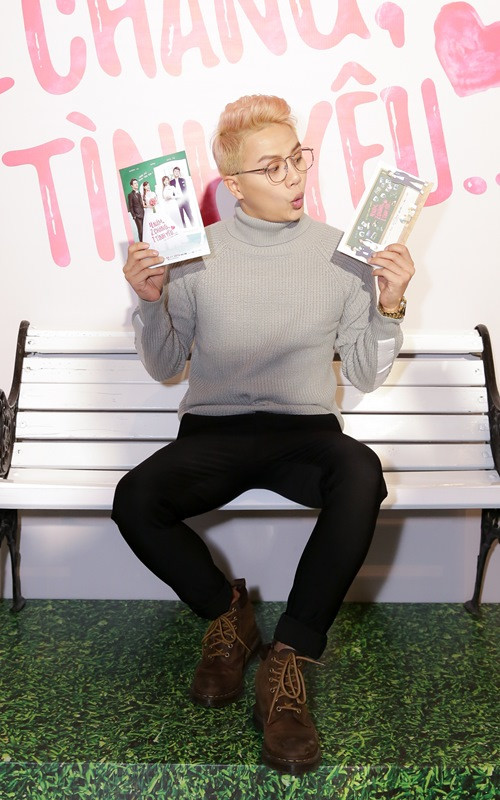 "Cô giáo Khánh" cũng háo hức xem phim.