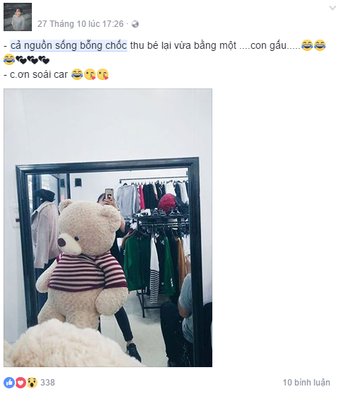 Một thiếu nữ vừa được chàng trai nào đó tặng cho "nguồn sống" khá đáng yêu.