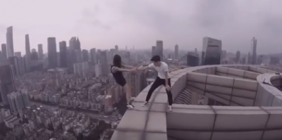 Ngay sau khi đăng tải trên mạng xã hội, đoạn clip đã vấp phải nhiều sự chỉ trích của người dùng mạng. Hầu hết đều cảm thấy những hành động của cặp đôi này quá nguy hiểm.