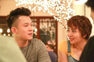 Cả Thúy Hiền và Ngọc Khanh phải đối mặt với không ít nghi vấn và thắc mắc từ gia đình, bạn bè, người hâm mộ. Thế nhưng khi hỏi tới, cặp đôi đều rất vui vẻ cho biết, họ không bị làm phiền hay nhận phải bất cứ sự chỉ trích lên án nào, tất cả chỉ là sự hỏi han, quan tâm và chúc phúc từ mọi người.