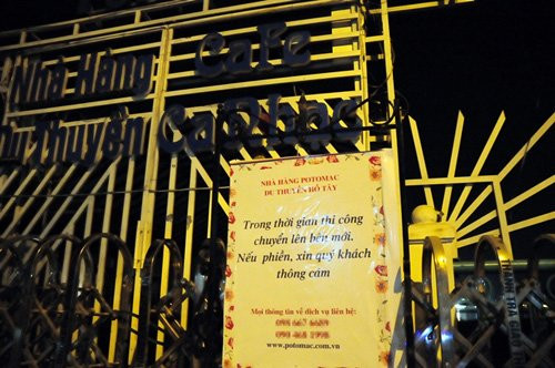 Các chủ du thuyền phải thực hiện lệnh tháo dỡ và di dời về khu vực Đầm Bảy (Tây Hồ).