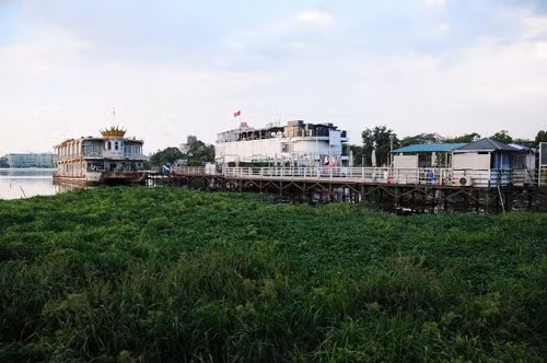 Ngày 10/6/2016, Chủ tịch UBND TP Hà Nội Nguyễn Đức Chung tiếp tục có văn bản chỉ đạo Sở GTVT Hà Nội phối hợp với UBND quận Tây Hồ và các đơn vị liên quan tập trung xử lý triệt để vi phạm của các du thuyền, xuồng, cầu tầu tại Hồ Tây.