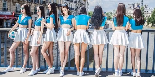 Hisense là hãng điện tử rất lớn ở Trung Quốc cũng là một trong 10 nhà tài trợ toàn cầu cho giải bóng đá Euro 2016. Nắm lấy cơ hội quảng bá thương hiệu, Hisense đã đào tạo một nhóm người mẫu Trung Quốc hoạt động như những đội cổ vũ cho các trò chơi và sự kiện của công ty.