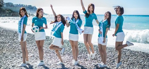 Các cô mẫu này được đào tạo, huấn luyện chơi bóng, tương tác với người hâm mộ, cũng được sang Pháp để quảng bá thương hiệu, chụp hình gợi cảm, thúc đẩy mọi người xem Euro.