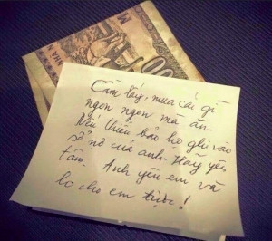 Đây chắc là cô gái đáng thương nhất hệ mặt trời. Với số tiền mà anh người yêu đưa, cô ấy chắc phải suy nghĩ trăn trở không biết nên ăn gì cho hết 1000 đồng. (Ảnh: FB)