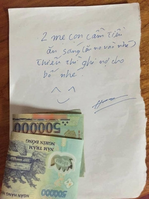 Đây chắc là ông bố của năm, đưa hẳn 1 triệu ăn sáng nhưng mà không biết chỗ này để ăn trong một ngày, một tuần hay một tháng và lâu hơn thế nữa. (Ảnh: FB)