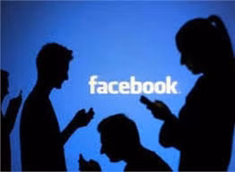 Rất nhiều bạn bè trên facebook của ông N. xem và bình luận về thông tin, hình ảnh nhạy cảm của bà T. (ảnh minh họa)