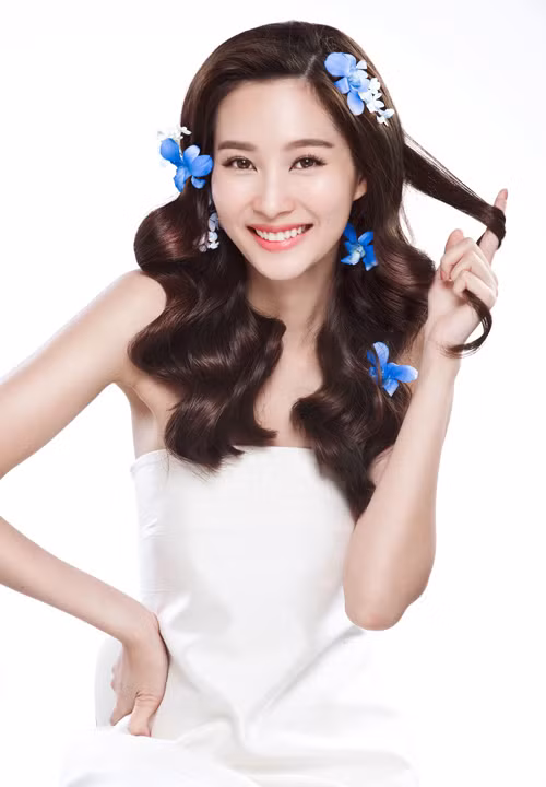 Ngoài ra, Thu Thảo cho biết, cô không muốn bị đem ra so sánh với ai bởi những điều đó chỉ là hình thức bên ngoài và cũng dễ thay đổi.