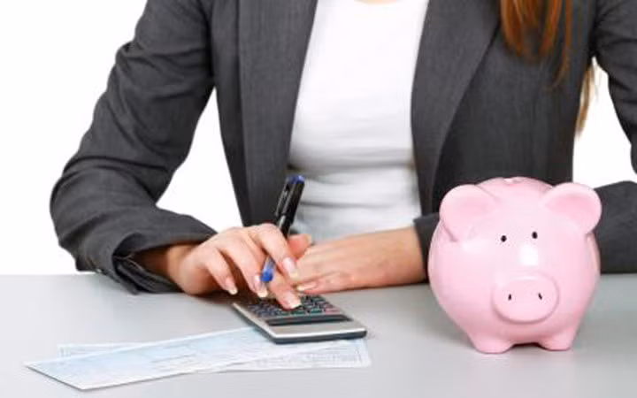 Phụ nữ quản lý tiền bạc tốt hơn nam giới, đặc biệt họ rất 'mạnh tay' đầu tư cho gia đình.