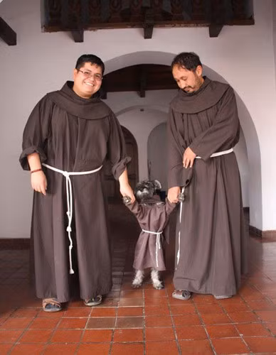 Jorge Fernandez, một người “anh em đạo hữu” của Bigoton cho biết, ở đây tất cả mọi người đều yêu quý thành viên đặc biệt này.