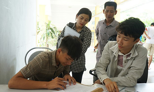 Thí sinh đăng ký xét tuyển tại ĐH Bách khoa Hà Nội. Ảnh: Hoàng Như.