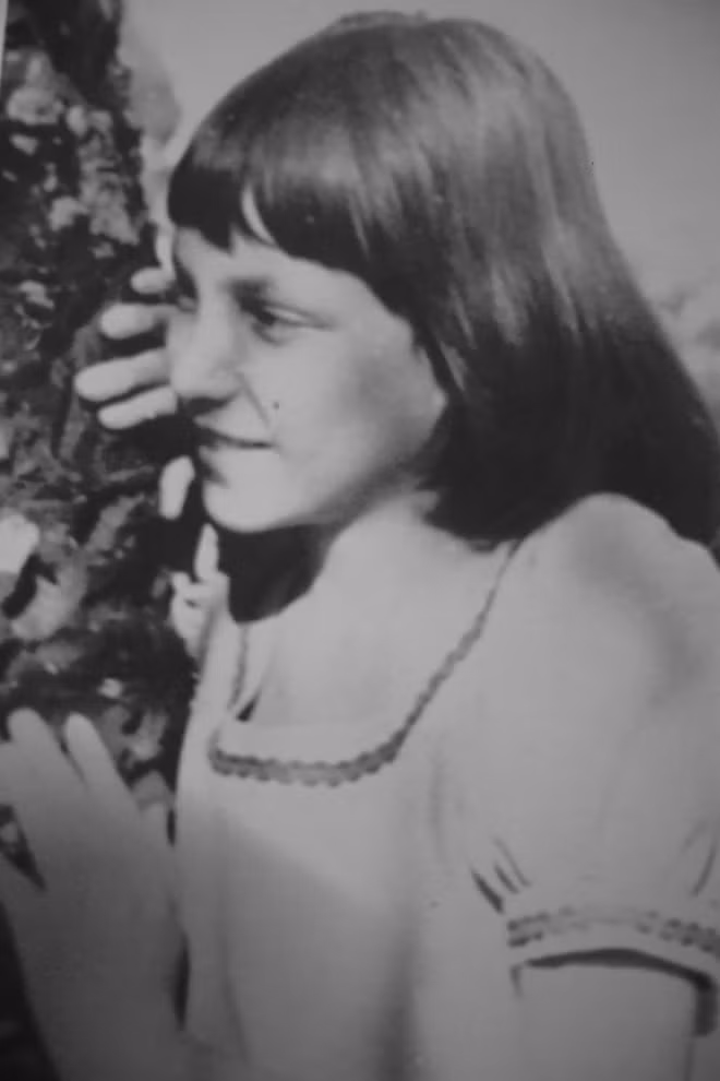 Và nỗi đau khi sống suốt mấy chục năm không biết rõ nhân thân của mình.