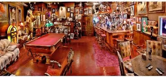 Phòng vui chơi, giải trí xa hoa và sống động.