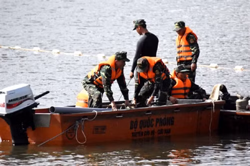 Vật thể lạ được trục vớt: một quả đạn cối 82mm còn sót lại từ thời chiến tranh.