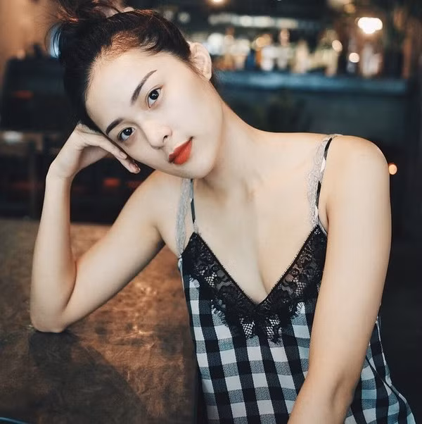 Cả hai đã dành cho nhau sự quan tâm đặc biệt trên mạng xã hội, thường xuyên like ảnh của nhau. Cường Đôla có vẻ như đã tìm được nửa kia của mình sau cuộc hôn nhân đầu tiên đổ vỡ.