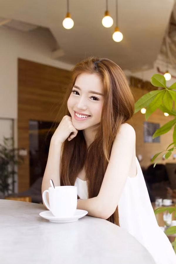 Elly Trần.