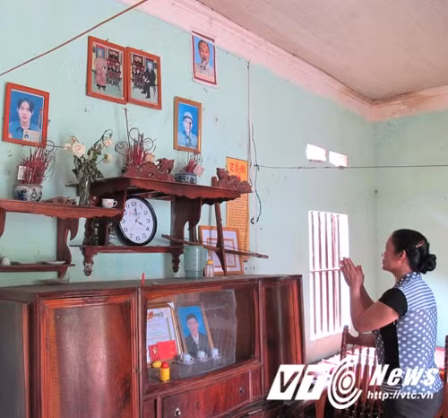 Vuong quoc dan ba va noi buon dan ong keo nhau lia bo coi tran-Hinh-2