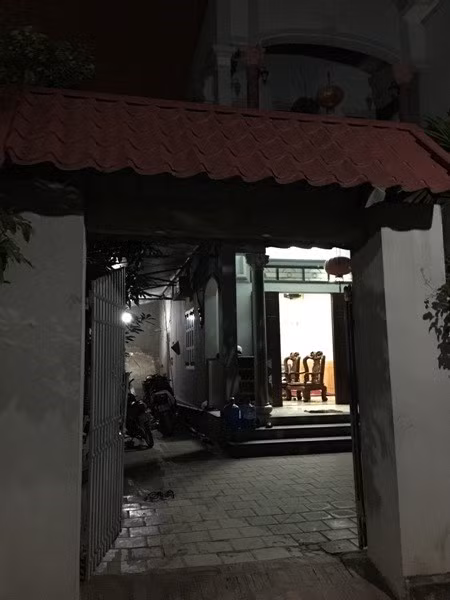 Yeu don phuong, ghen vo co: Ke boc lich, nguoi len ban tho