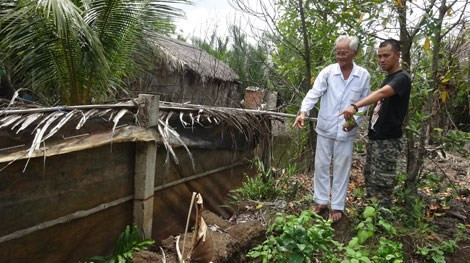 Cụ Kiệt tại nơi cụ hạ gục con cá sấu nặng nửa tấn.