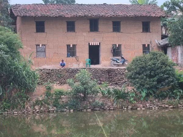 Ngôi nhà đầu làng với hướng phong thủy tuyệt đẹp đầu bản Khiếng.