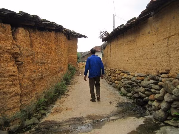 Khi đi vào phố trình một không gian nhu phố cổ được tái hiện ngay trên những ngọn đồi.