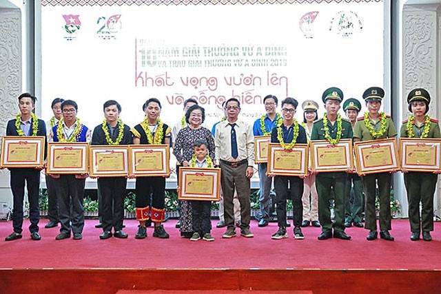 20 năm đồng hành với học sinh và sinh viên dân tộc thiểu số 20 nam dong hanh voi hoc sinh va sinh vien dan toc thieu so