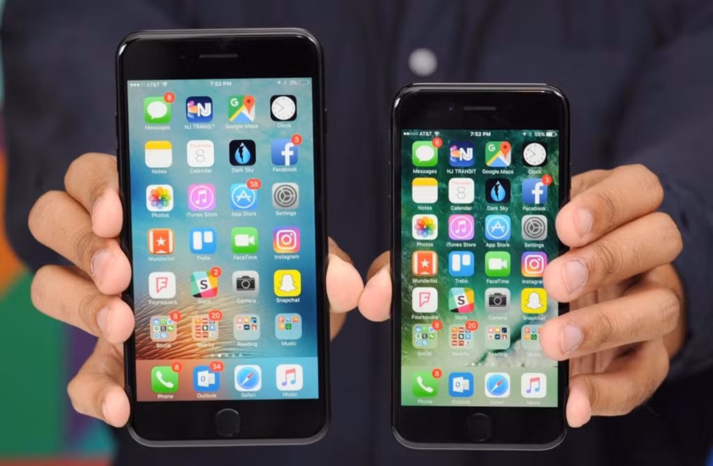 iPhone 7 Jet Black chua len ke da chay hang o Viet Nam