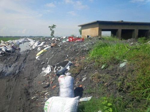 Hang tram tan chat thai nguy hai phoi giua lang ung thu