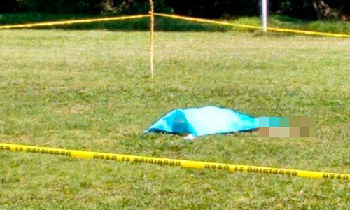 Kinh hoang cau thu dung dau huc chet trong tai