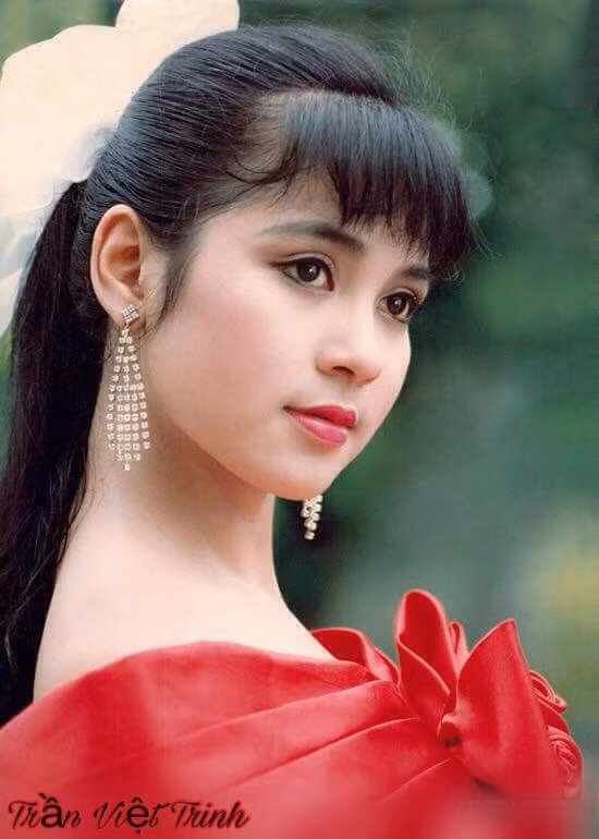 Nhiều năm liền, Việt Trinh biến mất khỏi ồn ào trong ngành giải trí, tìm đến bình yên nơi Phật pháp.