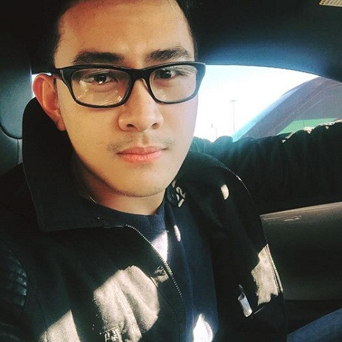 Con ruột Hoài Linh có vẻ ngoài điển trai. Anh có sở thích du lịch và chụp ảnh.