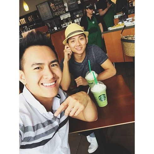 Mối quan hệ giữa con nuôi và con ruột của Hoài Linh rất tốt đẹp. Hoài Lâm và Thành Vinh thường xuyên gặp gỡ. Quán quân Gương mặt thân quen mùa đầu tiên gọi Thành Vinh là anh hai.