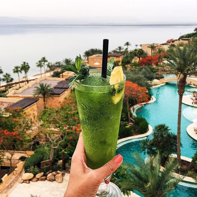 Từ đó, cô nảy ra ý tưởng lưu lại hình ảnh những món ăn ngon được chụp ngay trên đường phố, tại những địa điểm mình ghé thăm rồi đăng tải lên mạng.