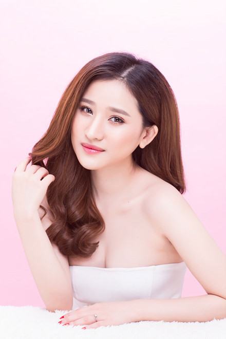 Trong thời gian qua, hot girl Ivy đã bắt đầu trở lại với công việc cũng như xuất hiện trong các bộ ảnh thời trang sau thời gian khá mệt mỏi khi mọi người biết được thông tin cô là vợ cũ của ca sĩ Hồ Quang Hiếu.