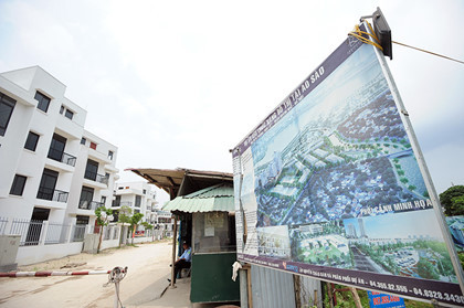 Khu Ao Sào - Lexington Etaste do Công ty Đầu tư và Phát triển Lũng Lô 5 làm chủ đầu tư, theo quy hoạch bao gồm các biệt thự cao cấp và các tiện ích đầy đủ như vườn hoa, trường học... được đầu tư xây dựng từ năm 2011.