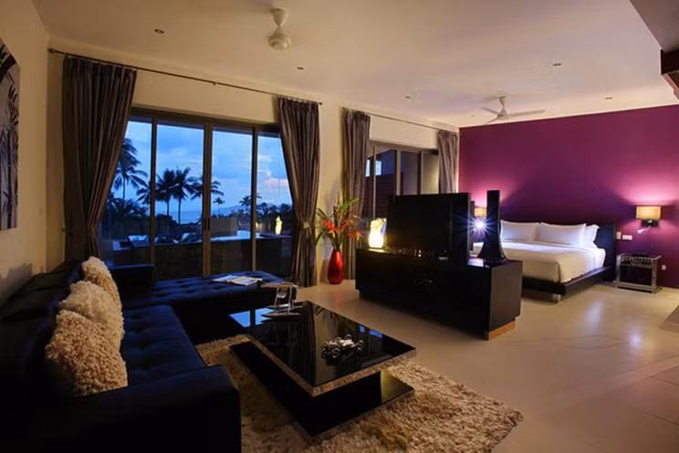 Sử dụng TV để tách không gian ngủ với không gian giải trí.