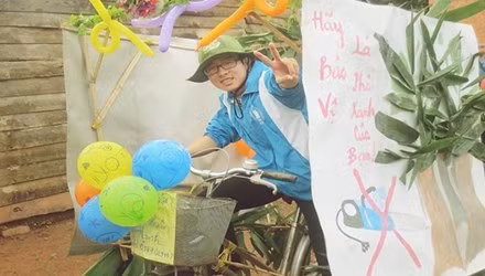 Nguyễn Hữu Nghĩa trong lần đi làm công tác xã hội.