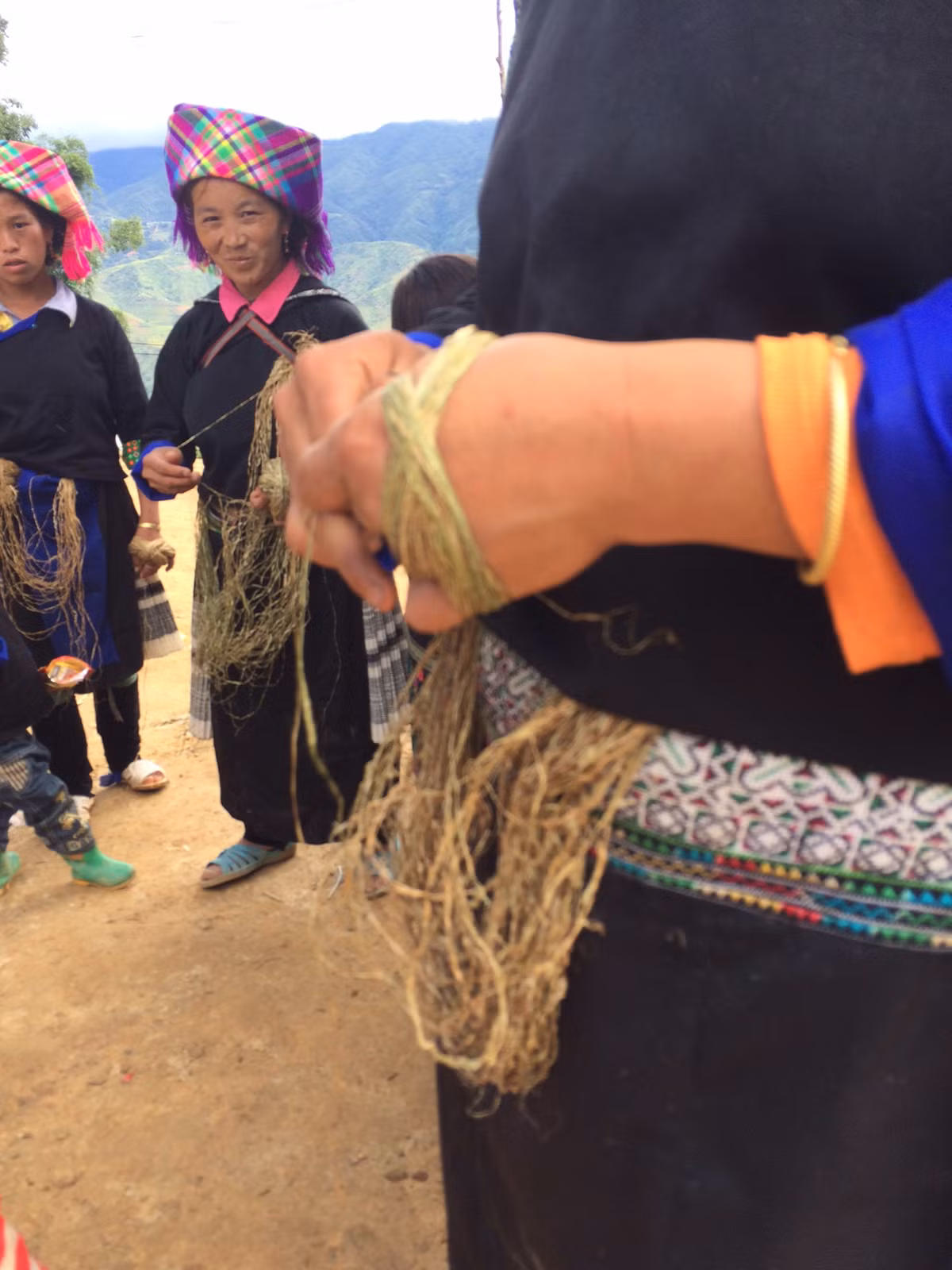 Cuộn lanh để dệt vải.