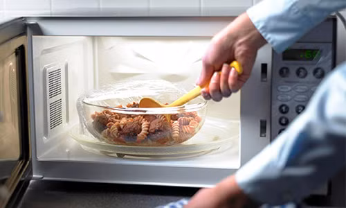 Thoi quen chet nguoi it biet khi dung lo vi song