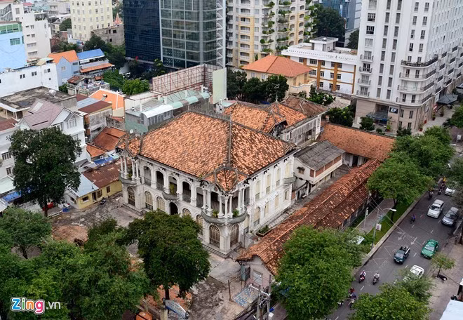 Ông Lê Hoàng Châu cho rằng, việc mua căn biệt thự với giá lên đến gần 700 tỷ đồng của vị chủ nhân bí ẩn là hướng đến mục tiêu thể hiện uy thế, tầm vóc gia tộc. Ảnh: Lê Quân.