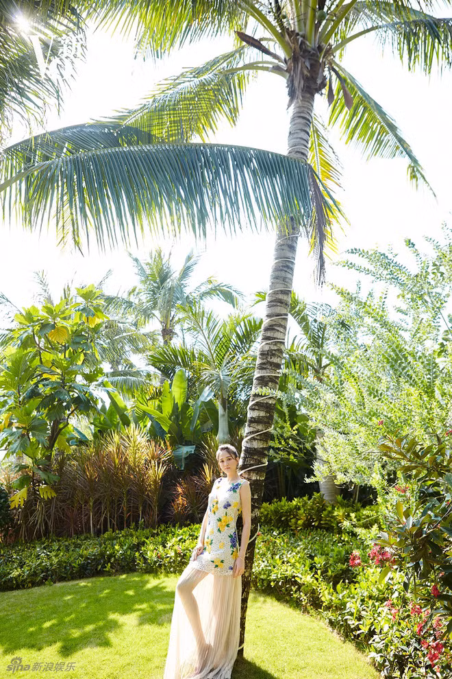 Đã U40, nhưng sắc vóc nuột nà thế này thì đến các em gái đôi mươi cũng phải "phát hờn".