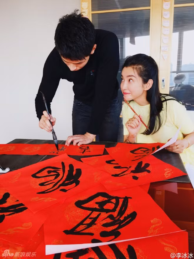 Trần Khôn cho rằng Lý Băng Băng "rất khôn" khi chờ đợi bạch mã hoàng tử đích thực xuất hiện. Không chỉ tài giỏi, giàu có, Hứa Văn Nam còn có ngoại hình điển trai.