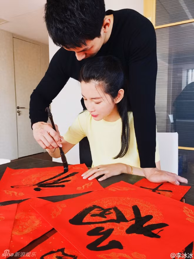 Hứa Văn Nam hiện là giám đốc công ty công nghệ tại tỉnh An Huy. Anh từng hẹn hò nghiêm túc với một cô gái rất trẻ. Nhưng khi gặp Lý Băng Băng vào năm 2015, Hứa Văn Nam cảm thấy giai nhân nổi tiếng mới là tình yêu đích thực. Anh chủ động theo đuổi và nhận được sự đồng ý của Lý Băng Băng cách đây vài tháng.