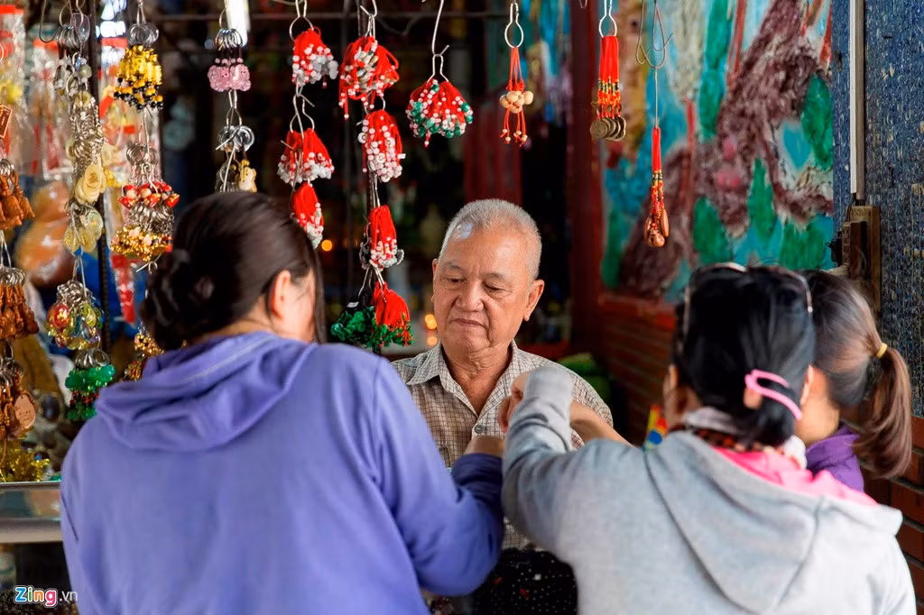 Ông Lục Câu, Trưởng ban quản lý, cho biết miếu đã được công nhận là Di tích kiến trúc nghệ thuật cấp thành phố vào năm 2010.