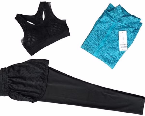 5. Áo ngực thể thao đã gião chun Không gì vô dụng bằng một chiếc áo ngực thể thao đã gião chun, chẳng có tác dụng nâng đỡ vòng 1, lại còn khiến vóc dáng của bạn xấu hơn. Tương tự, nếu bạn thấy quần tập thể dục hay các kiểu trang phục thể thao nào đã mất độ co giãn thì cũng nên bỏ luôn.